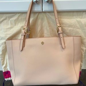 Tory Burch shoulder purse in blush pink